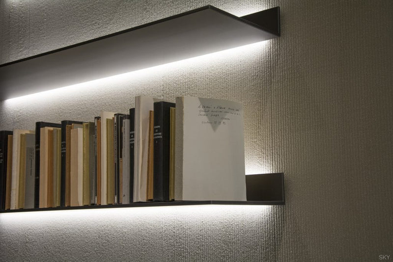 Wandregal mit integriertem LED