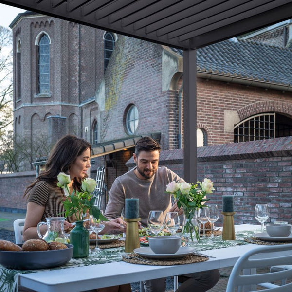 Enjoying a meal together in the garden: The family moment of the day