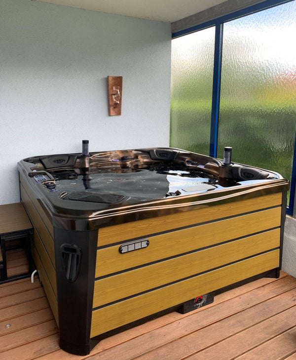 Customer M.A. Boningen