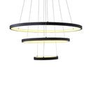 Une série de plafonniers 'LuceElegante' au design moderne en forme de spirale et de différentes tailles illuminent élégamment les pièces d'une maison avec leur lumière LED blanc chaud à haute efficacité énergétique.